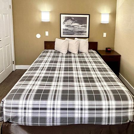 Rodeway Inn & Suites Kamloops Esterno foto