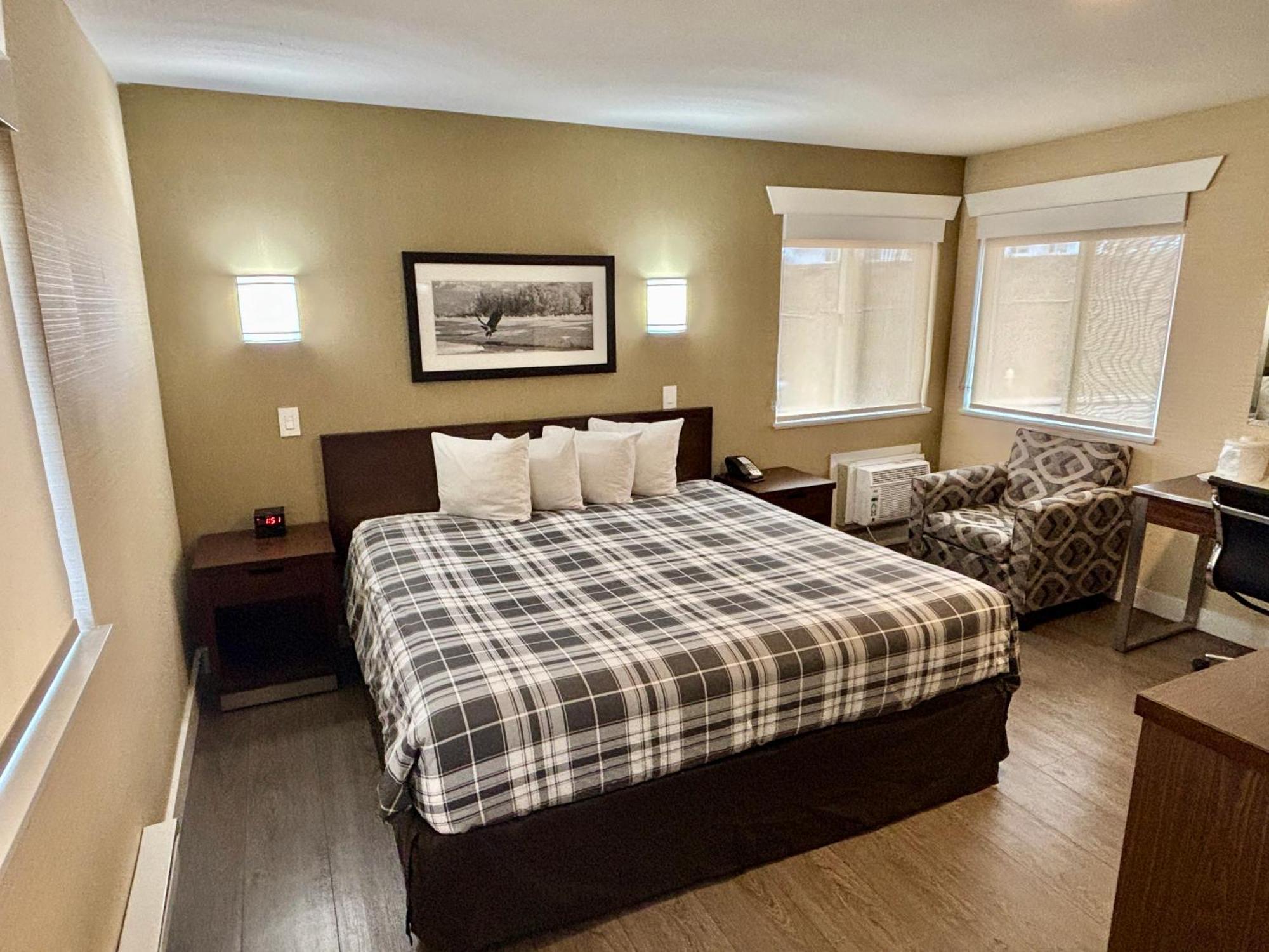 Rodeway Inn & Suites Kamloops Esterno foto