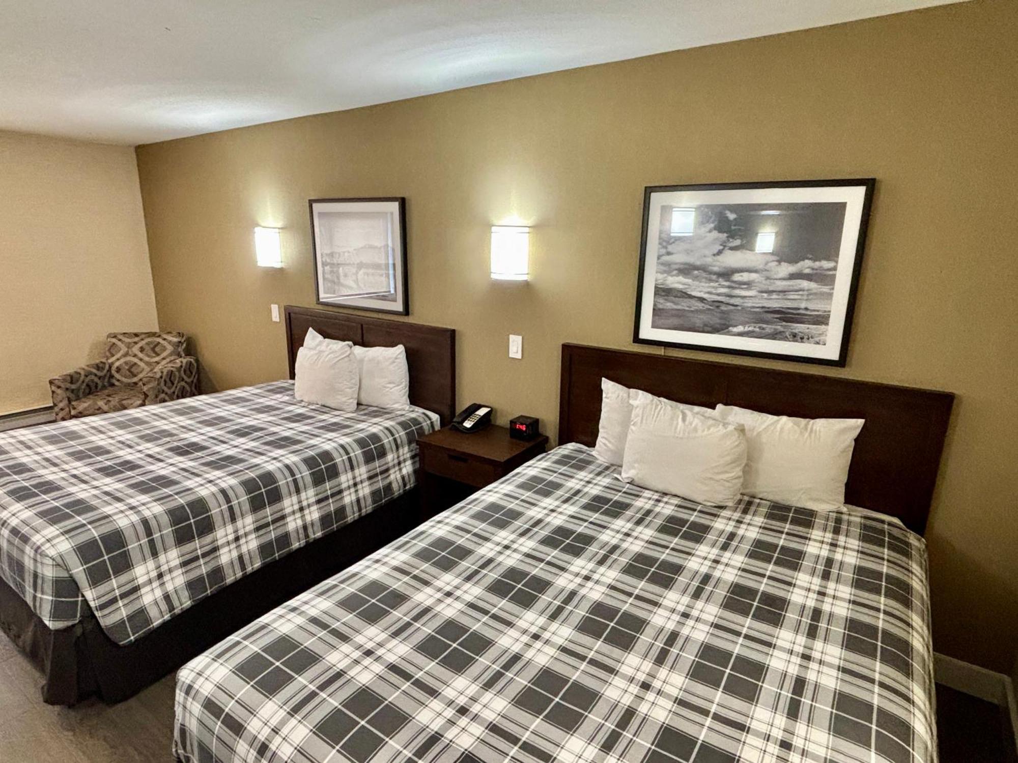 Rodeway Inn & Suites Kamloops Esterno foto