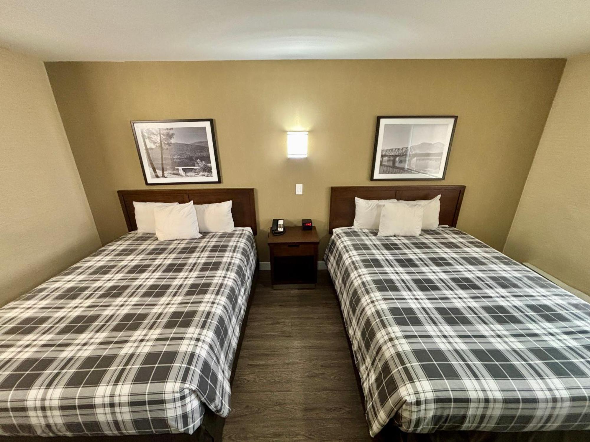 Rodeway Inn & Suites Kamloops Esterno foto