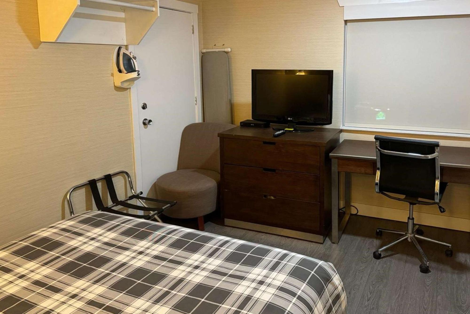Rodeway Inn & Suites Kamloops Esterno foto