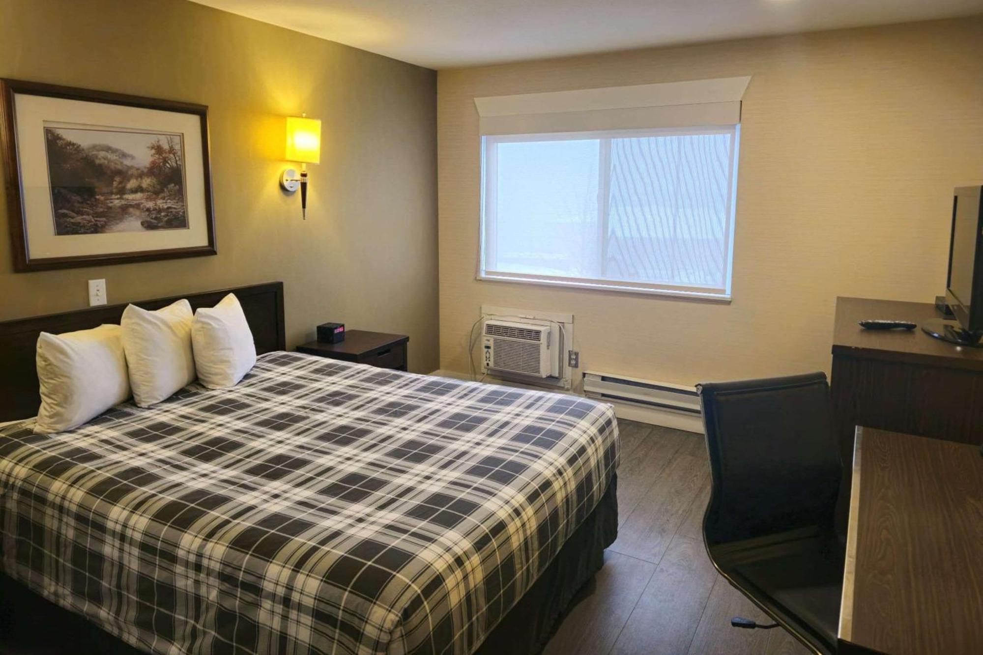 Rodeway Inn & Suites Kamloops Esterno foto