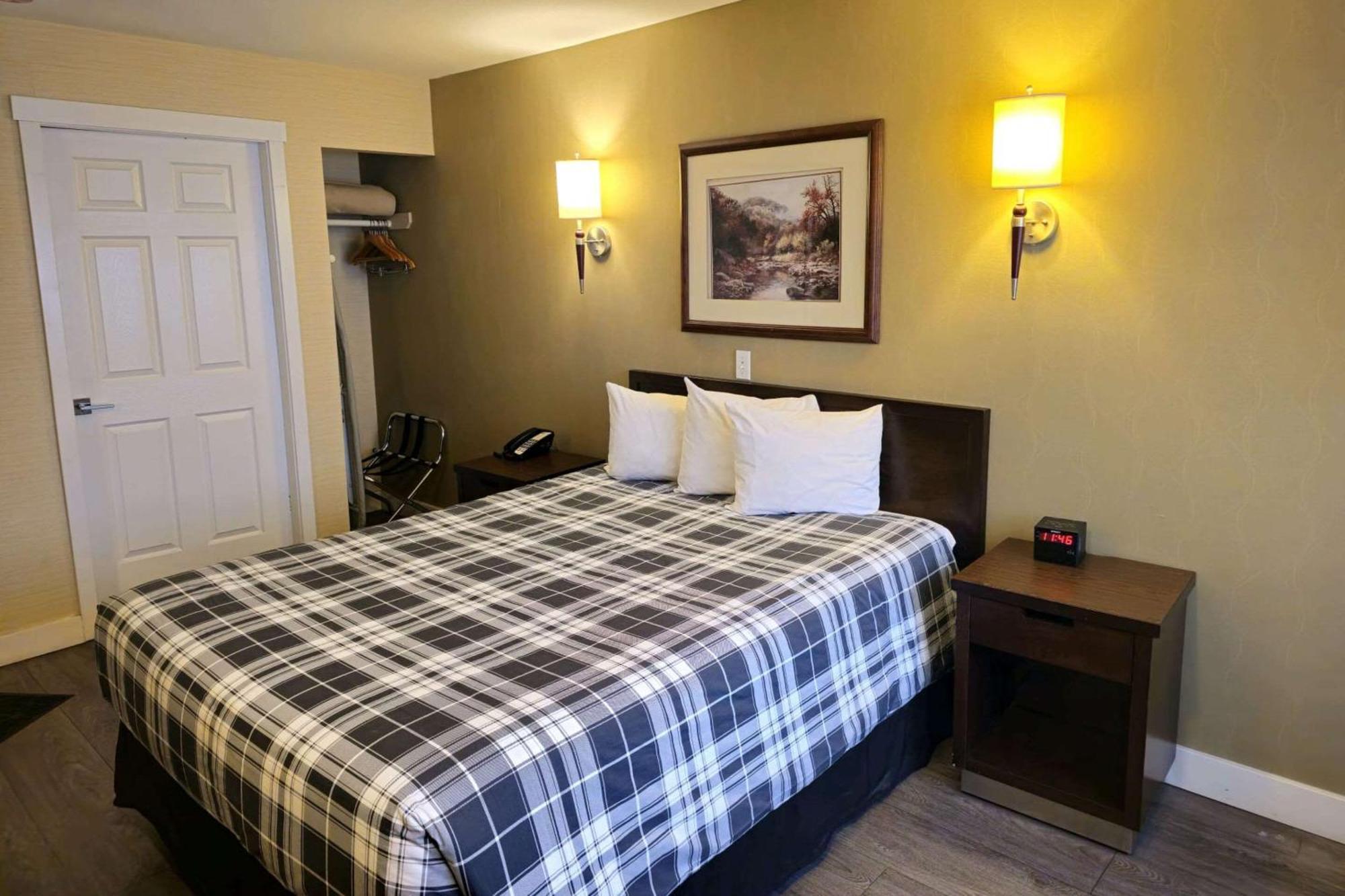 Rodeway Inn & Suites Kamloops Esterno foto