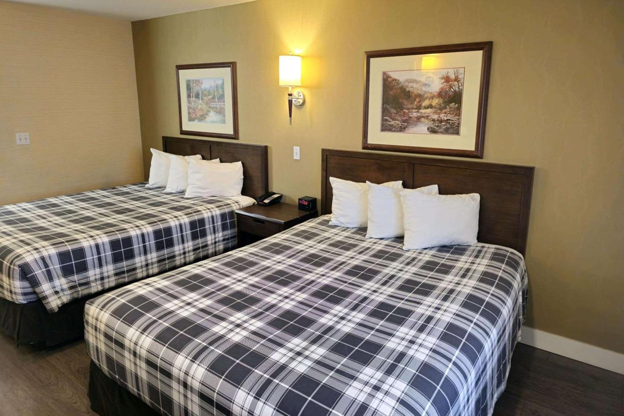 Rodeway Inn & Suites Kamloops Esterno foto