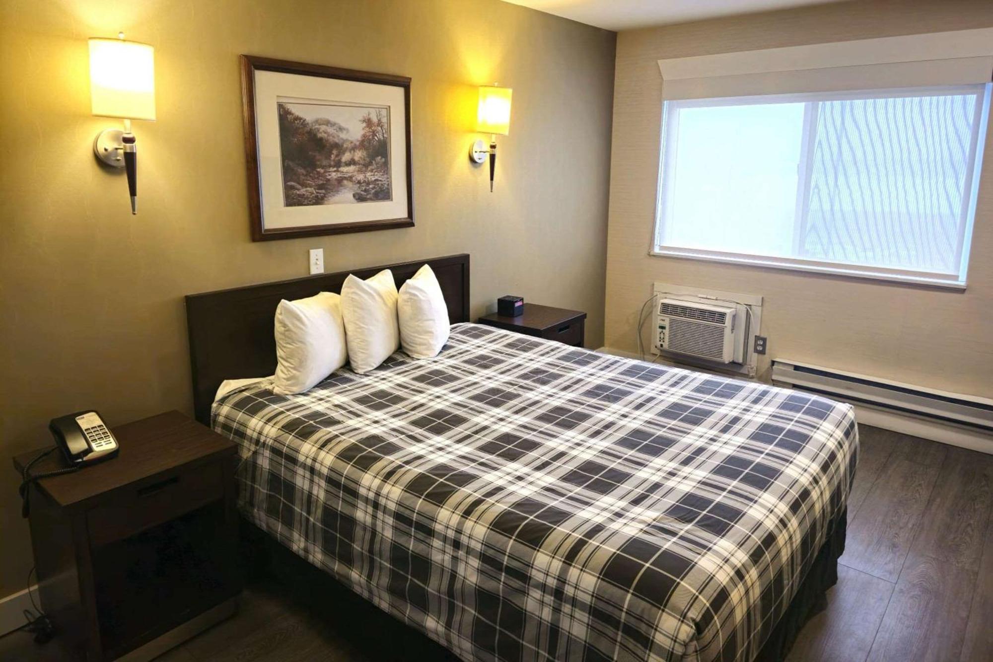 Rodeway Inn & Suites Kamloops Esterno foto