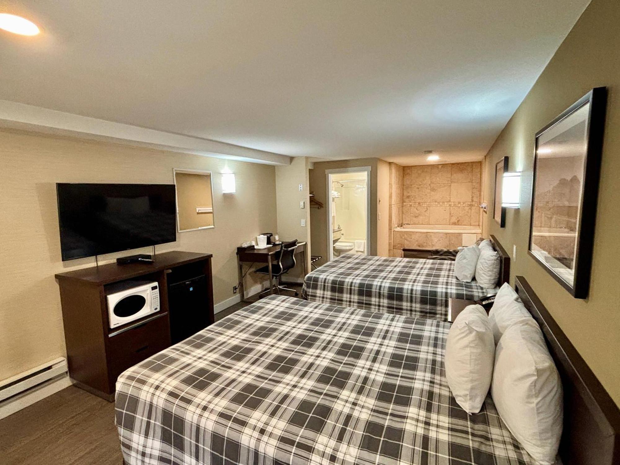 Rodeway Inn & Suites Kamloops Esterno foto
